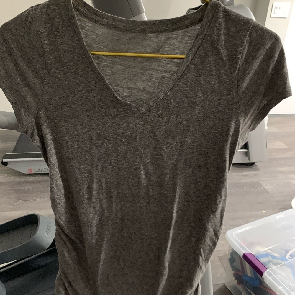 Liz Lange Maternity Gray V neck Tee